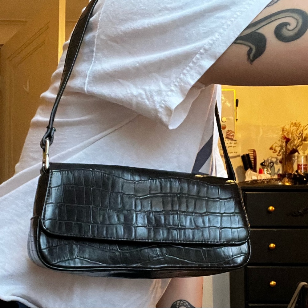 Liz Claiborne Croc Faux Leather Baguette Bag